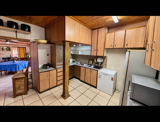 5 BEDROOM HOUSE FOR SALE IN MEIRINGSPARK
